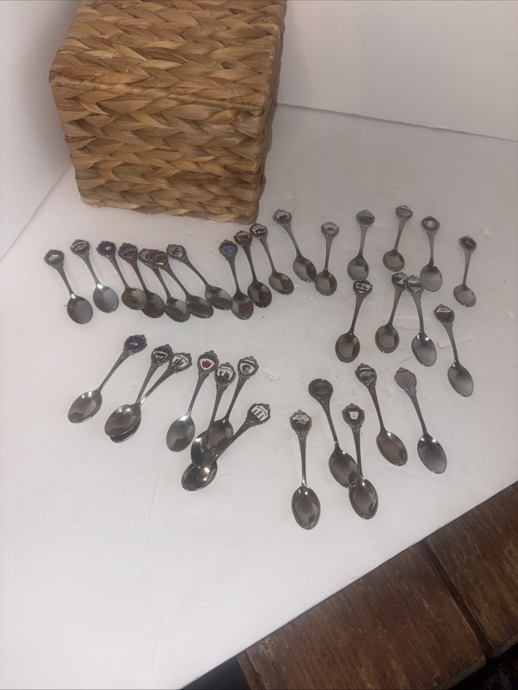 32 Souvenir United State Spoons