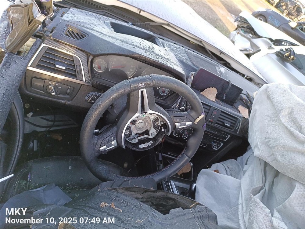 LEFT WHT ROCKER PANEL MOULDING OEM 2018 BMW M4 51 77 8 059 627