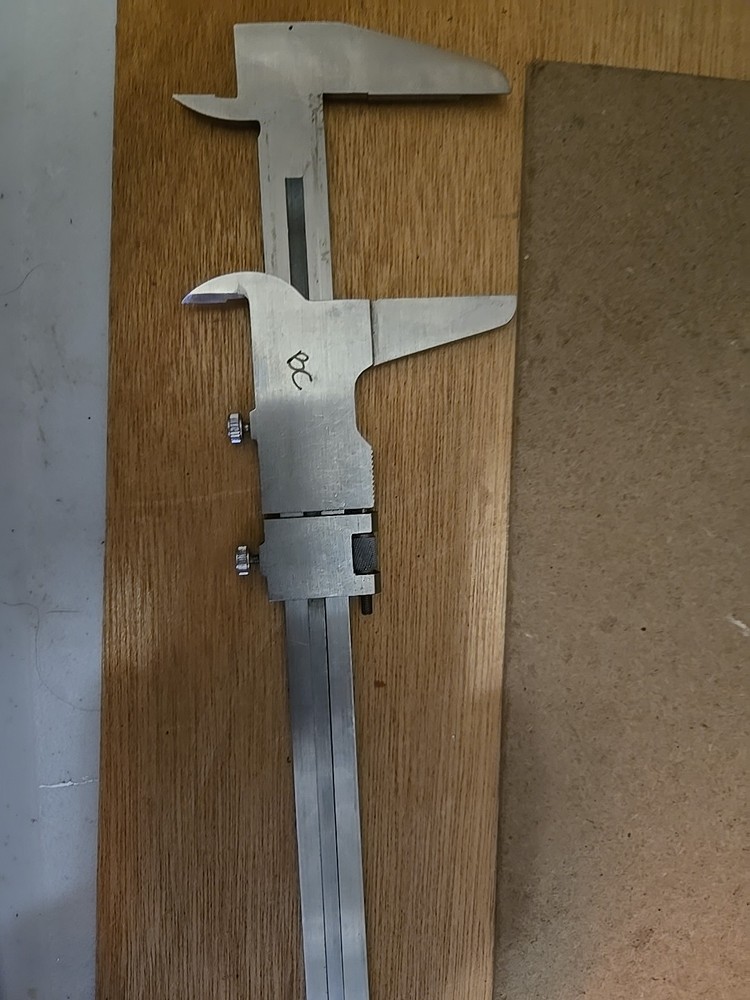 Vernier Caliper w/ Fine Adjustment