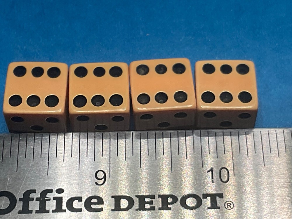 SET OF 4————- BAKELITE DICE———B-90