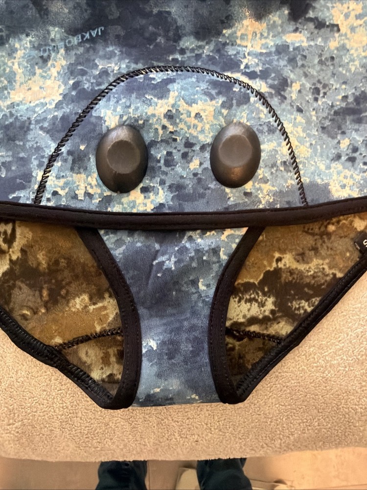Nautilus spearfishing wetsuit jacket in a blue camouflage pattern Small