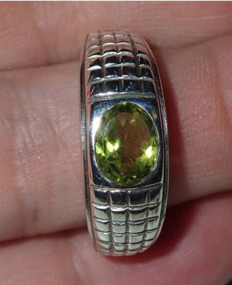 Cut Peridot RIng in Sterling SIlver sz 10.25