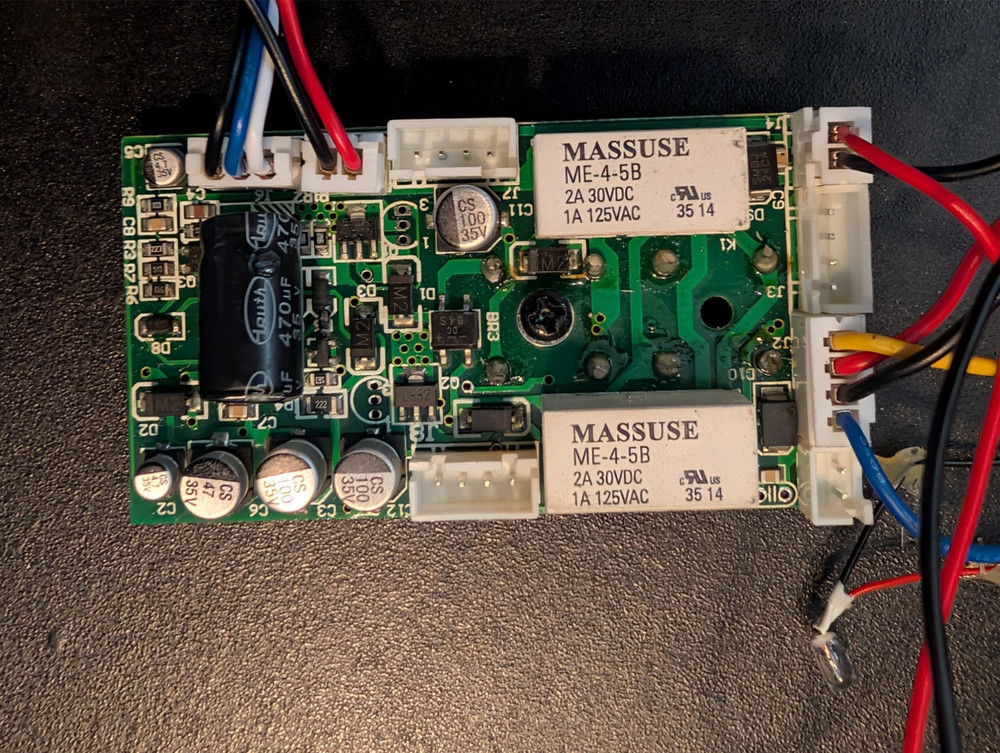 Williams/Bachmann Reverse Board w/Lock out