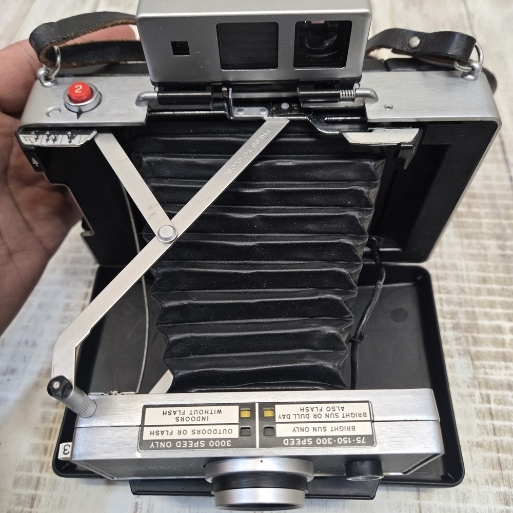Vintage Polaroid Automatic 250 Land Camera With Manual