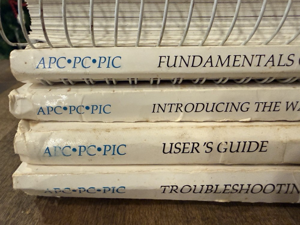 LOT 5 Wang Professional Computer Series BASIC LANGUAGE USER'S GUIDE TROUBLESHOOT