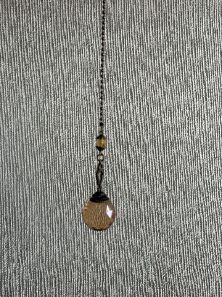 Decorative chain pull featuring amber crystals