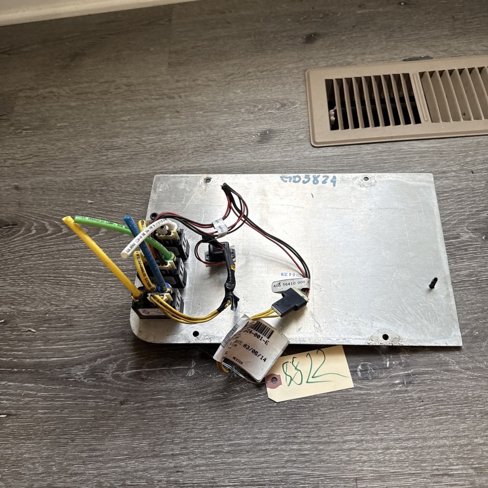Freightliner 3 Speed Dashboard Switch Panel Console - P/N: GD3824