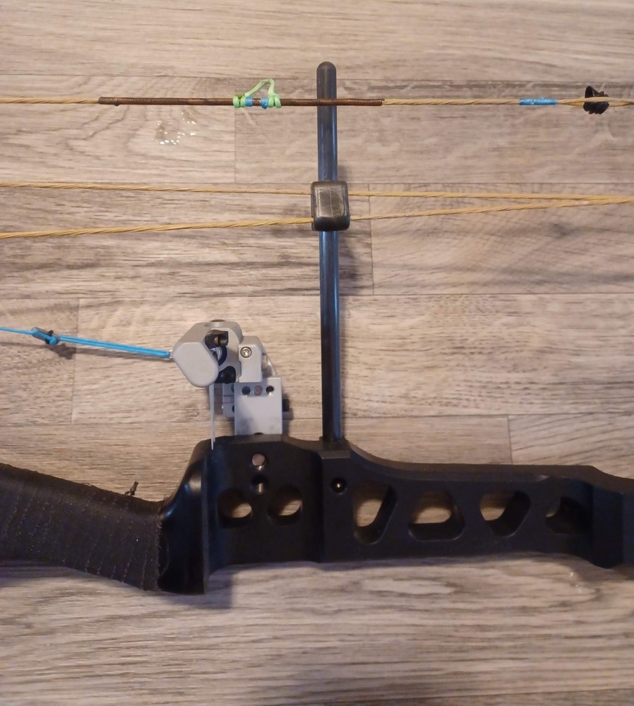 LH Mathews C4 Compound Bow 70#'s 28.5"