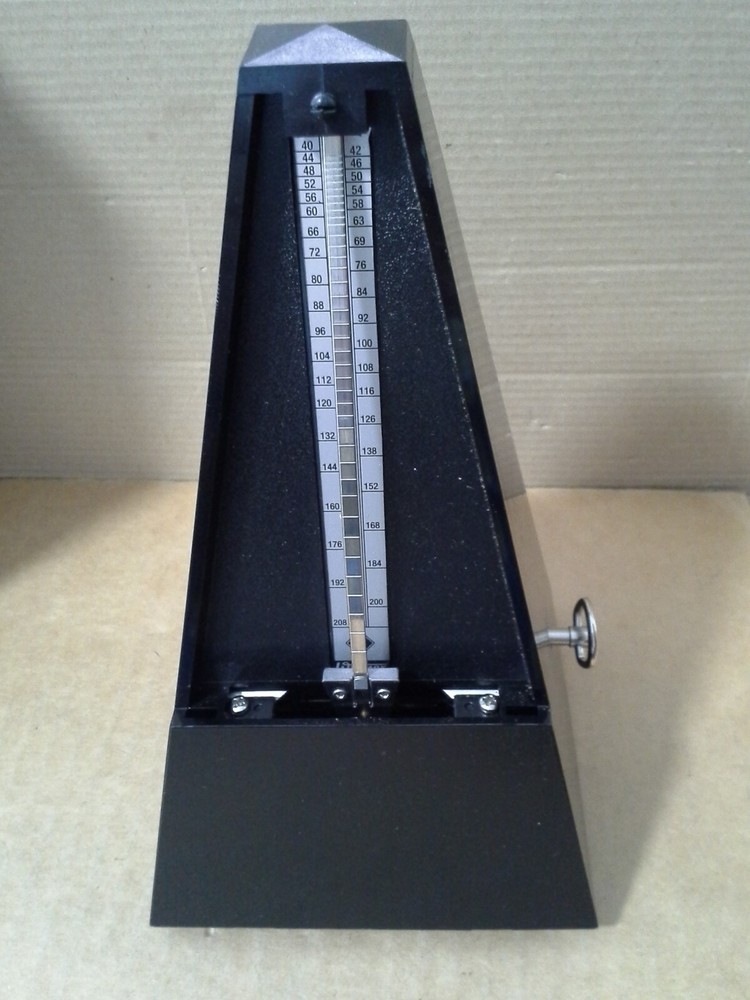 vintage. Wittner Plastic wind-up Black Metronome. Missing front Cover. Beautiful