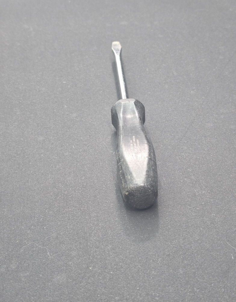 Snap On Black Hard Handle Flat Head Screwdriver SDD6