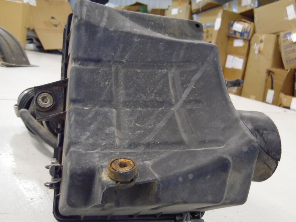 USED AIR CLEANER/FILTER BOX ASSEMBLY