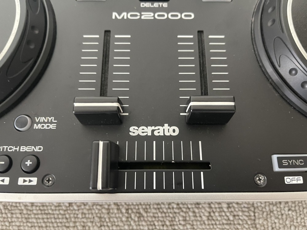 Denon DJ MC2000 2-Channel DJ Controller Black with USB Cable Tested & Working