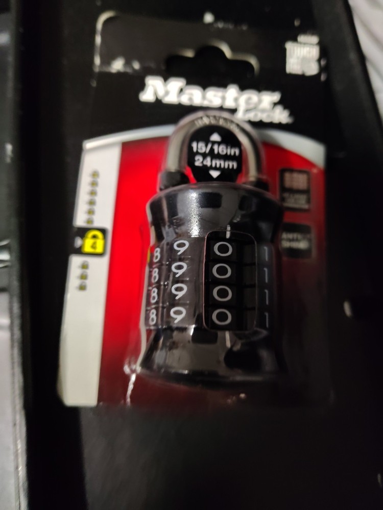 Master Lock 1535D | Customizable Combination Padlock  New