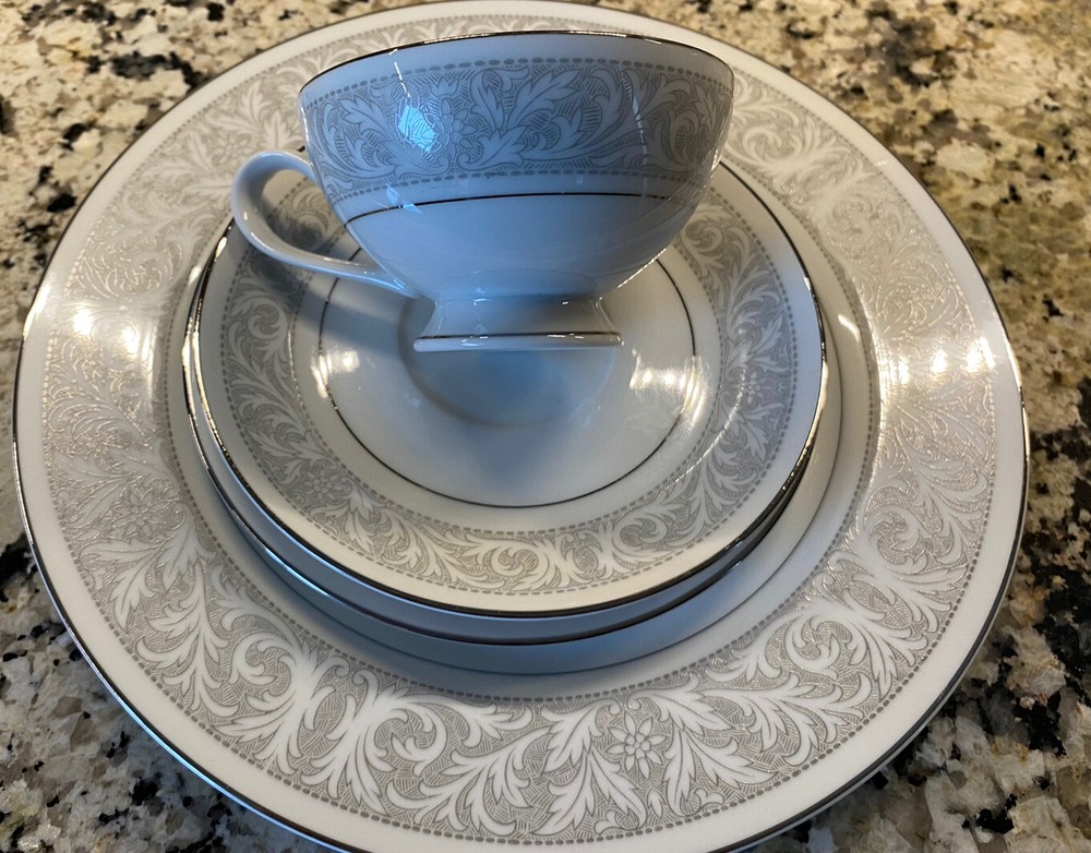 W.M. Dalton Imperial Fine China 4 pc plate setting
