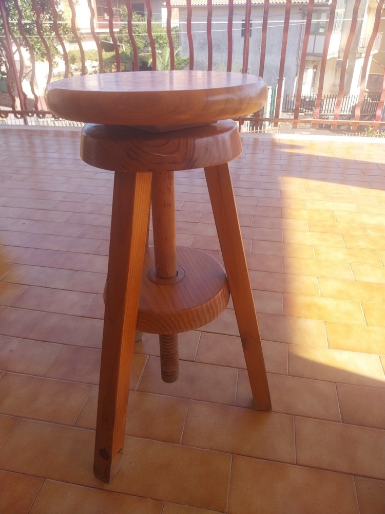 ADJUSTABLE STOOL