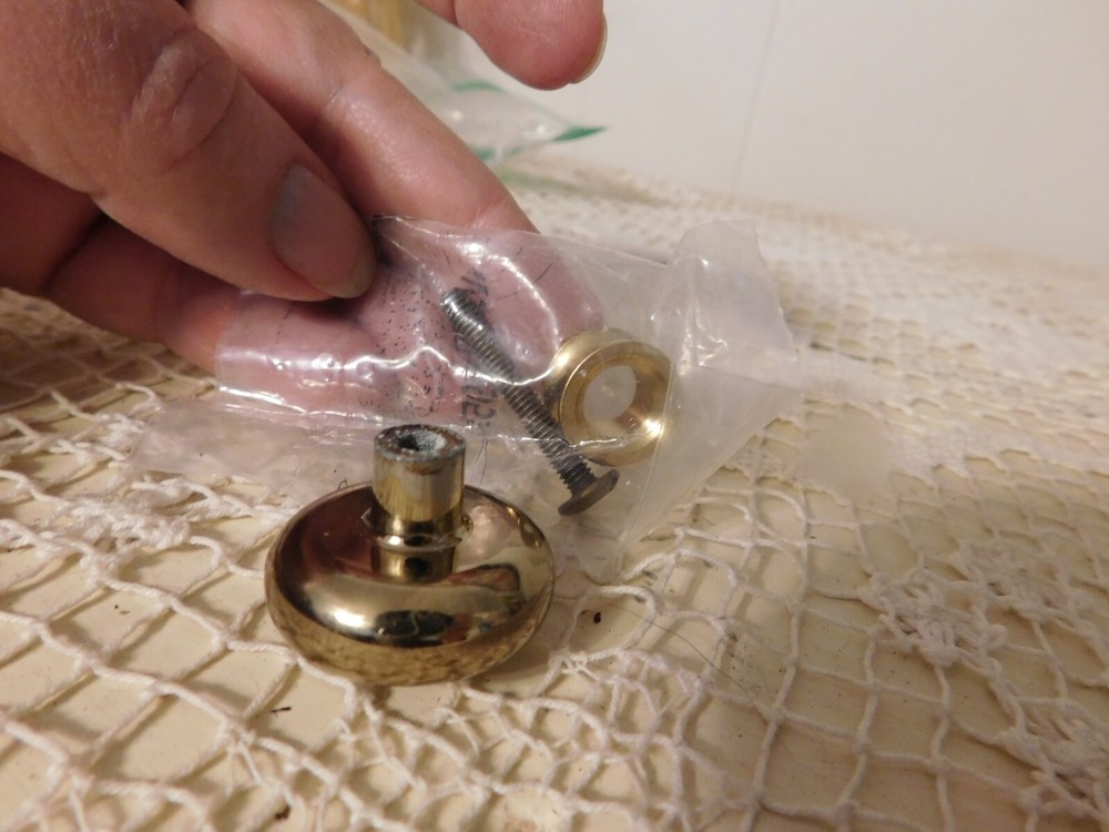 2 AMEROCK POLISHED BRASS KNOBS,PULLS BP770-3
