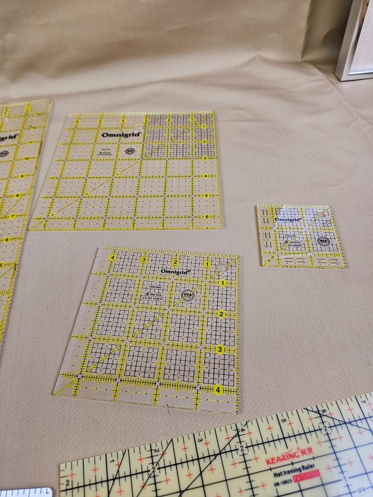 Assortment of Omnigrid measuring tools w/ Dritz Ezy-hem