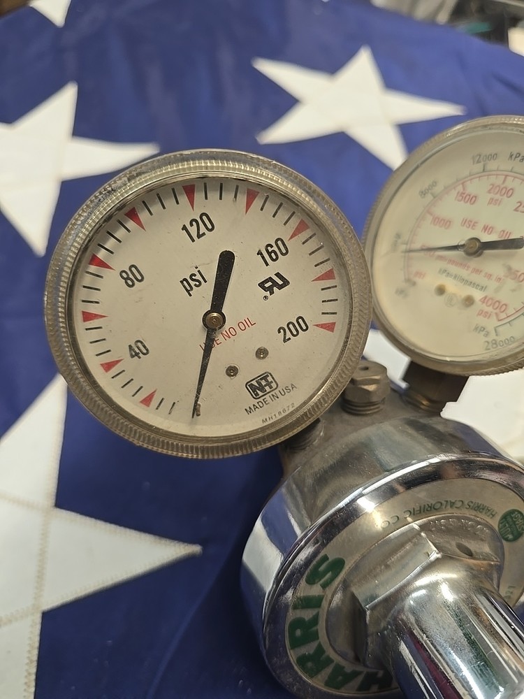 HARRIS MULTI STAGE OXYGEN PRESSURE REGULATOR 92-2327