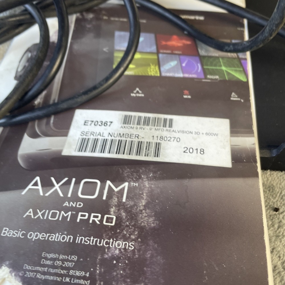 Raymarine Axiom 9 RV E70367 Fishfinder Chartplotter MFD With Suncover