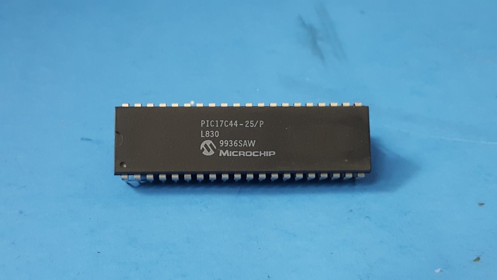 ONE PC- IC Microcontroller, PIC17C44-25IP, MICROCHIP, 8-Bit, 40PIN