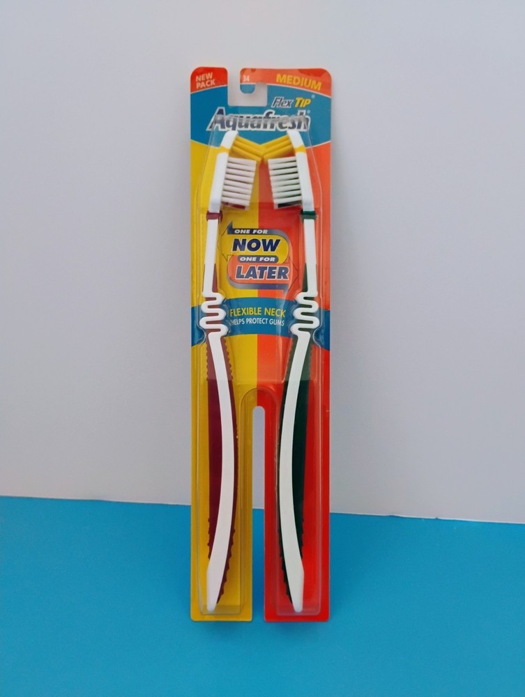 2 Vintage 2002 Aquafresh Flex Tip Medium Toothbrushes Maroon & Teal Sealed (J)