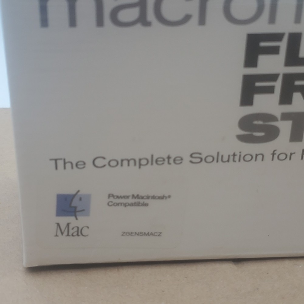 Macromedia Flash 4 & FreeHand 9 Studio – Education Version (PC/Mac) – Sealed