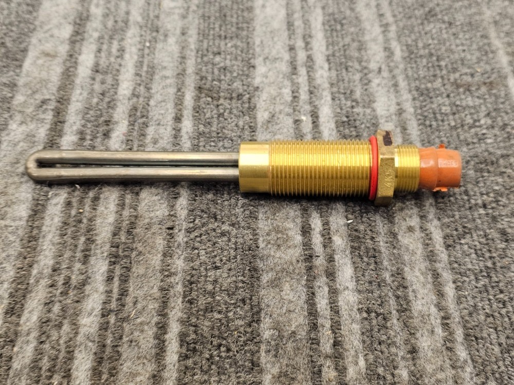 LR20976-0P-55 450W 120VAC 1581 3-Pin Engine Heater Element