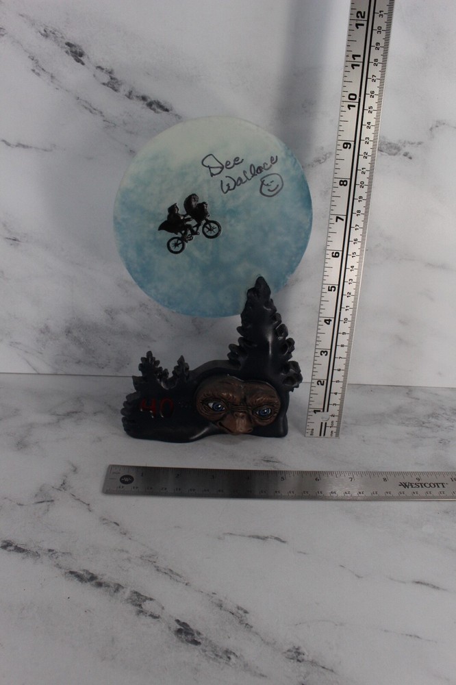 ET Extraterrestrial Statue Signed by Dee Wallace 100%