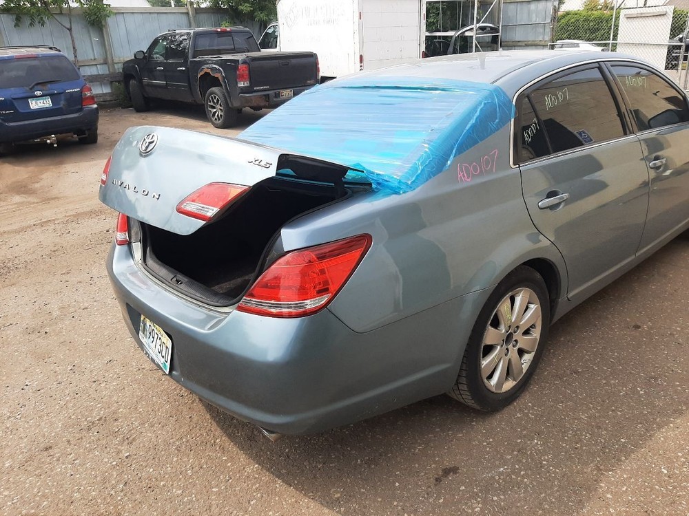 AVALON 2007 High Mounted Stop Light 1040465