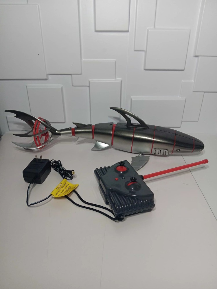 Swimways Cyborg RC Shark With Remote Control 2005 Very HTF (READ DESCRIPTION)
