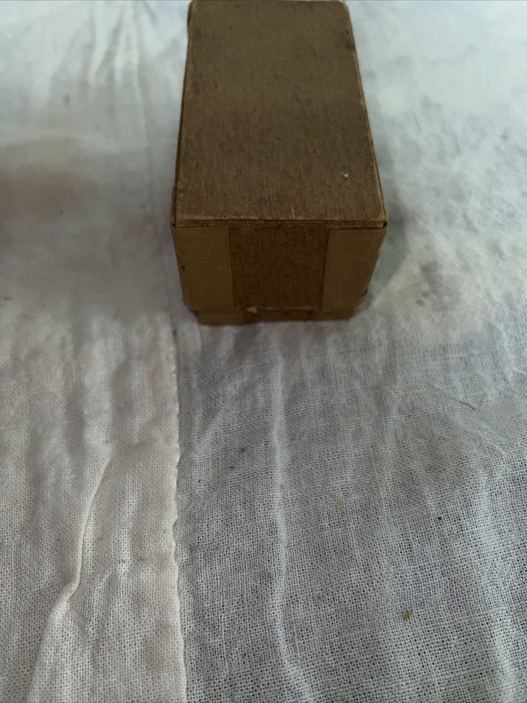 VINTAGE SHOWBOAT CIGARETTE ROLLER /BOX/PAPERS