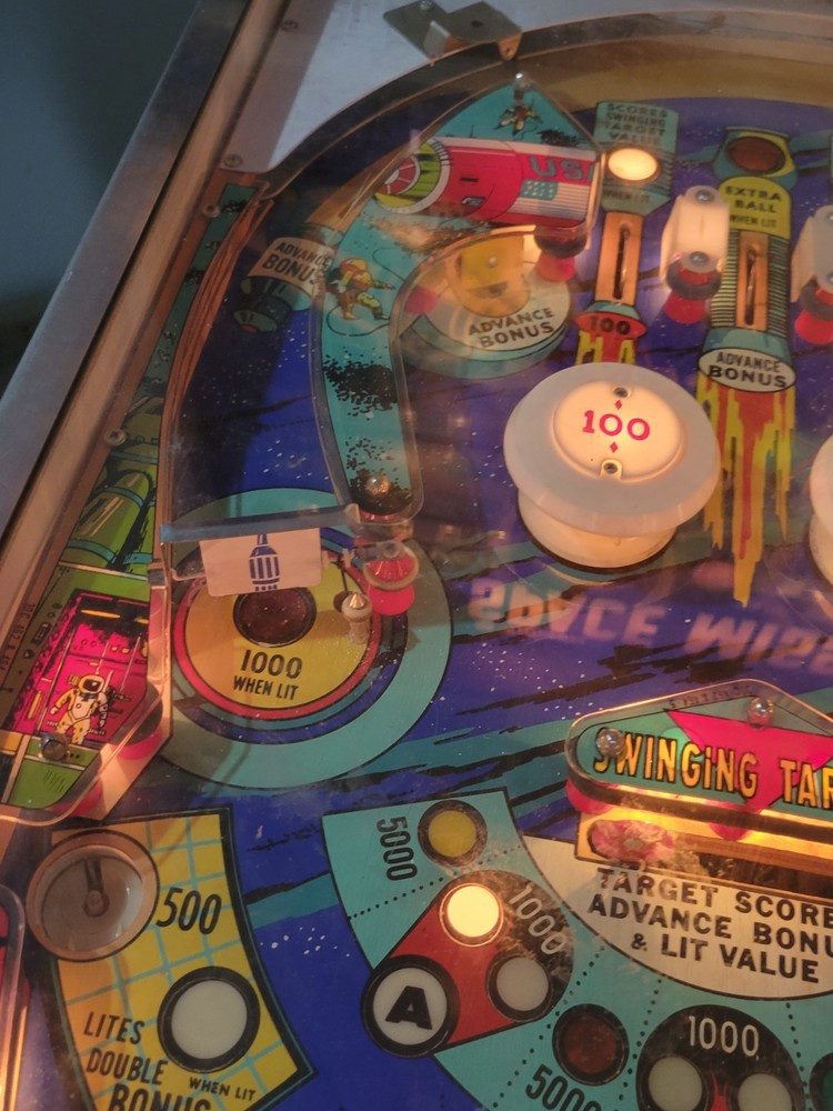 Space Mission Pinball Machine In Excellent Condition