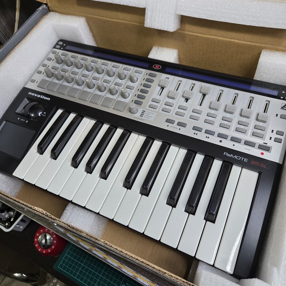 Novation ReMote 25SL World's First Intelligent MIDI Controller Open Box Tested