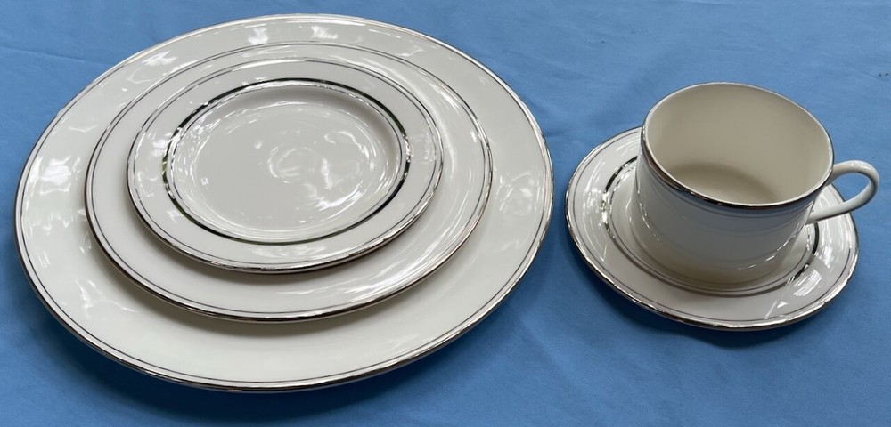 Lenox Kate Spade Library Lane Platinum 5-Piece Place Setting Mint Condition