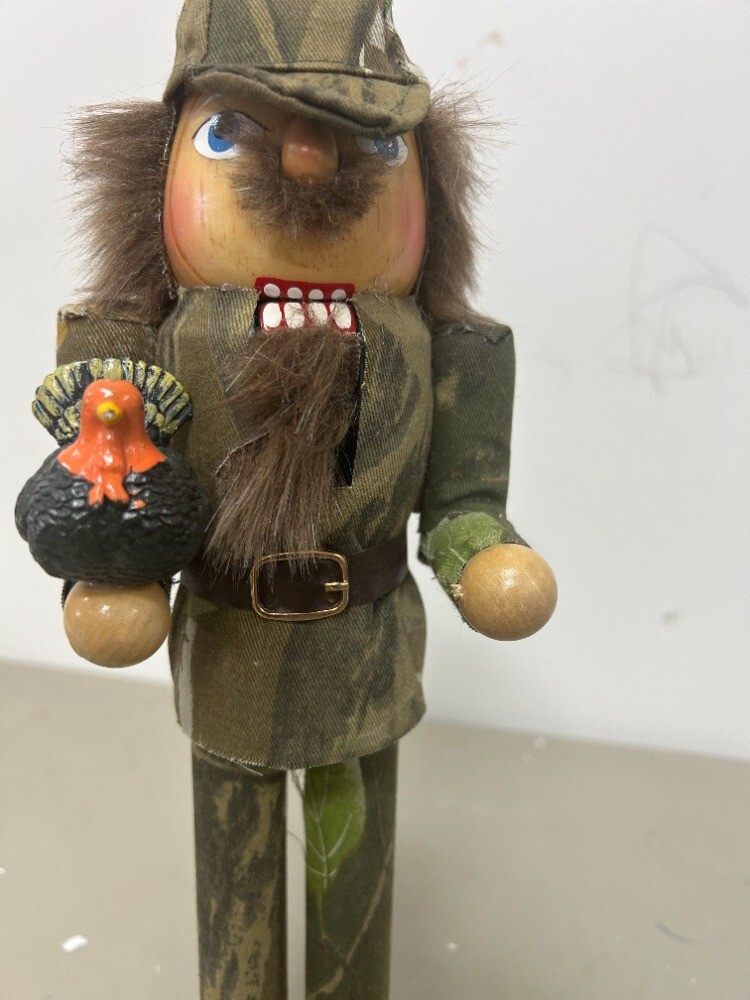 Santas Workshop Turkey Hunter Nutcracker *DAMAGED*