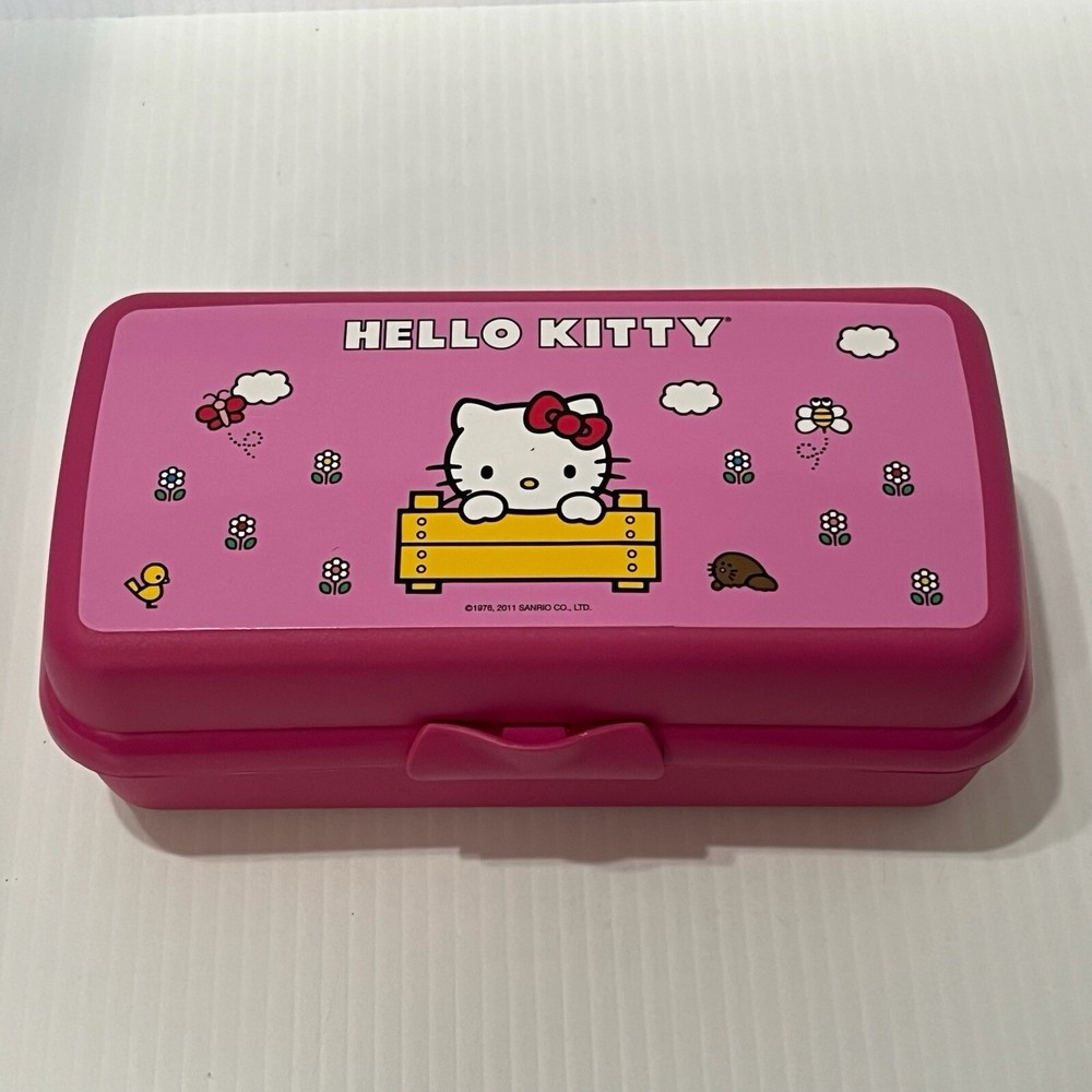 Hello Kitty 2011 Pink Tupperware Latching Container 8 x 4 Excellent Condition!