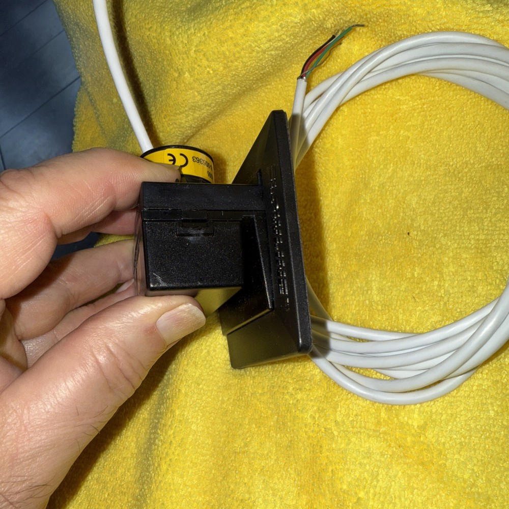 FLOWLINE LP50-1005 (No Box) SwitchTek Non-Intrusive Capacitance Level Switch