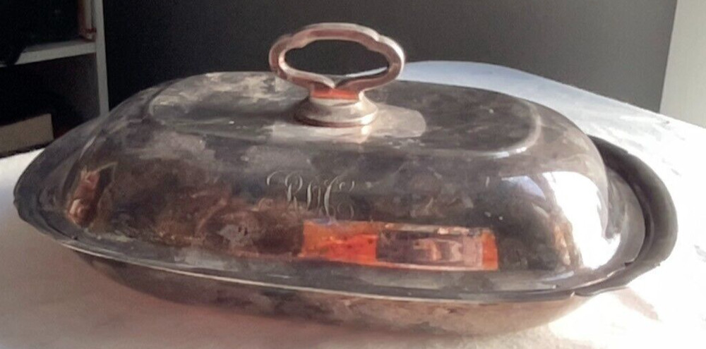 Vintage Silver Plate. Oval Covered Divided Serving Dish. Reed & Barton. Handle