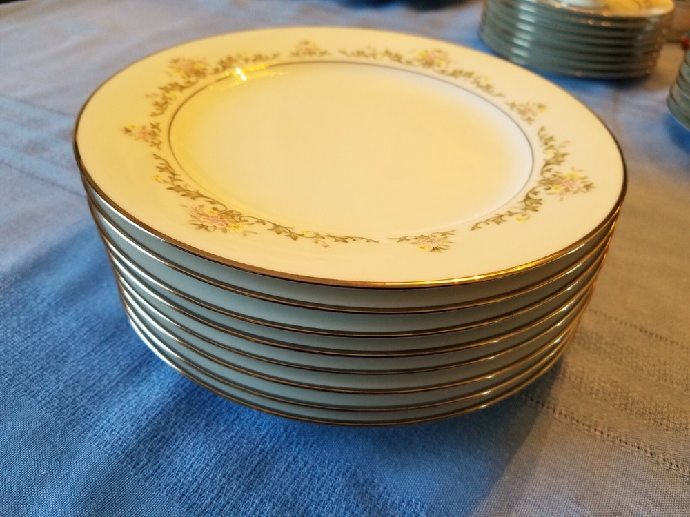 NORITAKE EARLY SPRING , Dinnerware Set , Pattern 2362 , 50 pieces Fine China