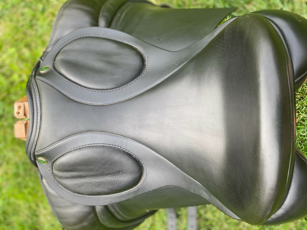 Dressage saddle Hulsebos WB4 17"
