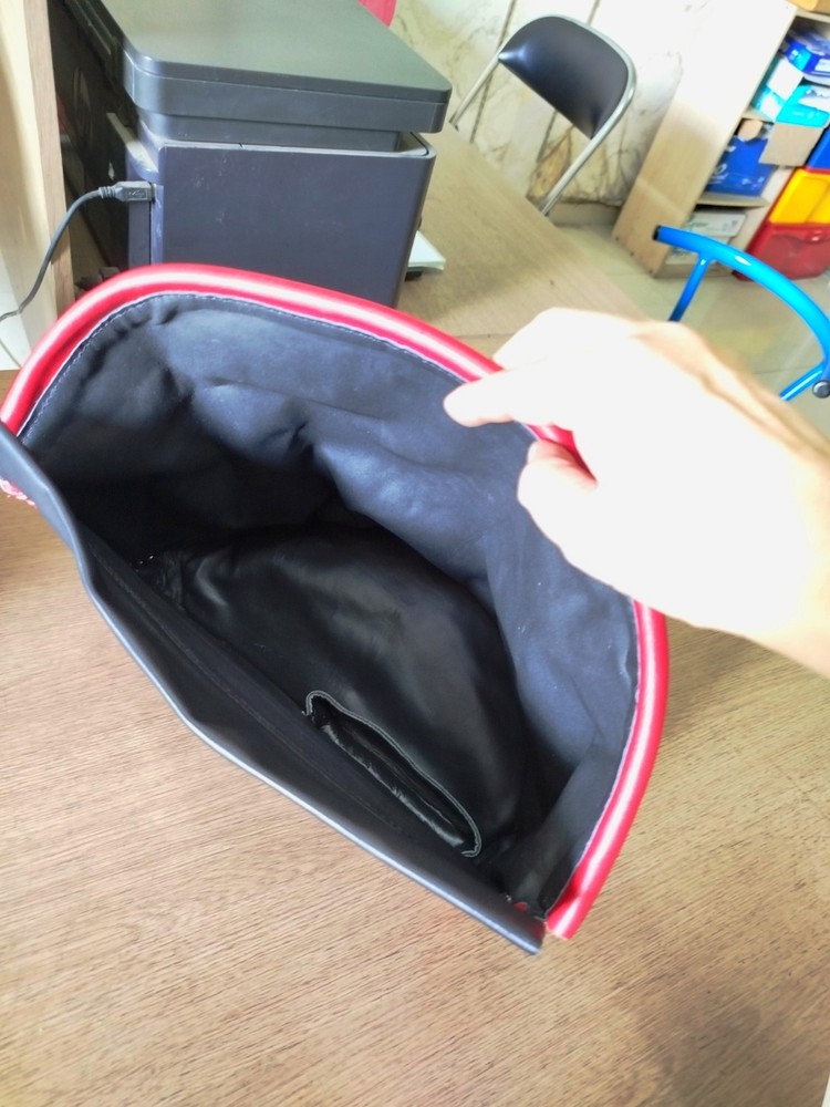 Busker Pouch