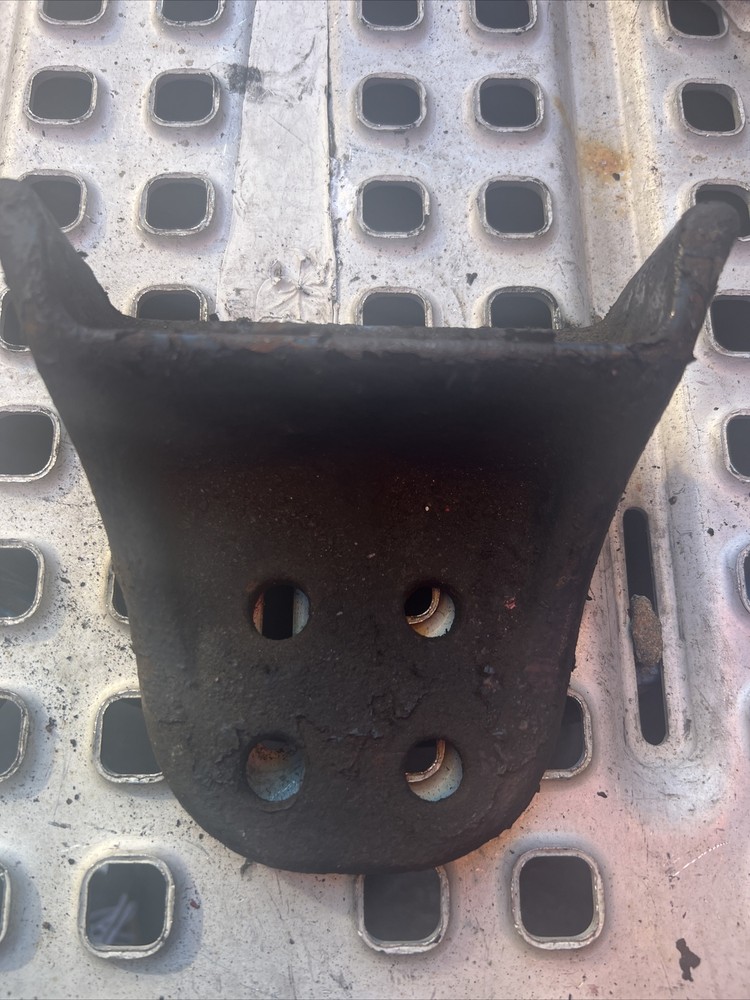 FREIGHTLINER AXLE STOP, MOUNT, BRACKET 16-15617-000