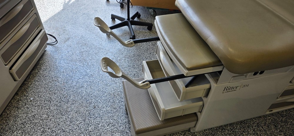 Midmark - Ritter 204 Exam Table
