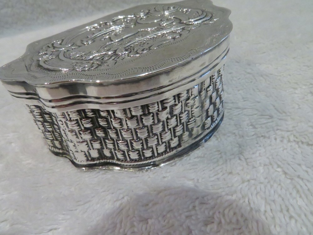 Charming dutch 934 embossed silver snuff box 1872 basketry effect m34