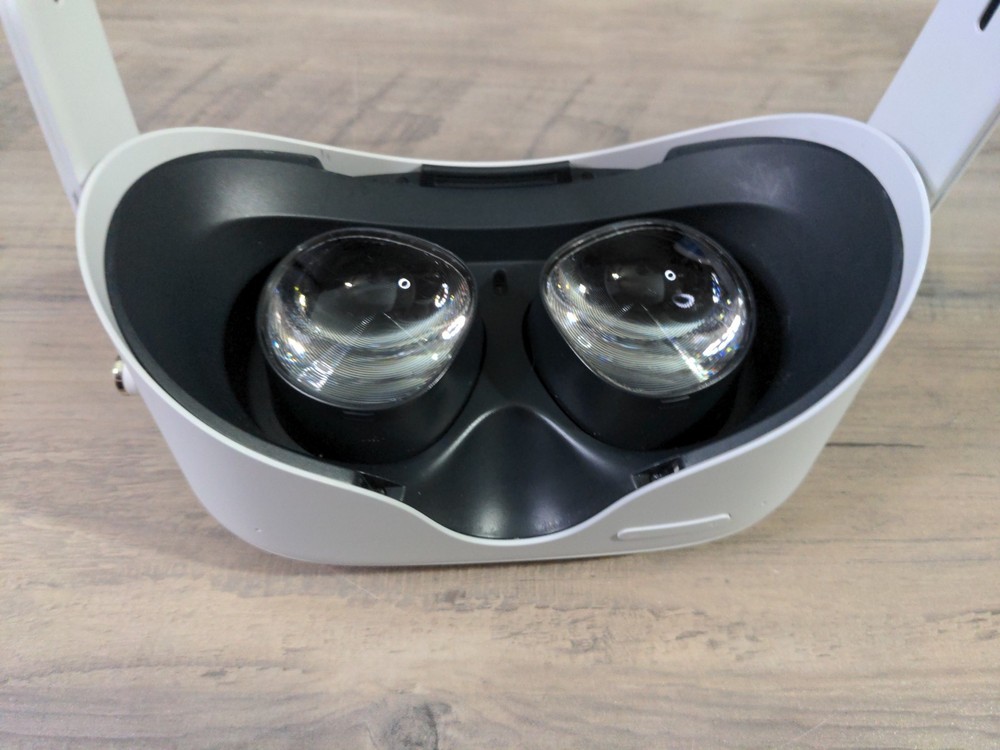 Oculus Meta Quest 2 VR Headset 128GB + Controller Pair + Anker Charger