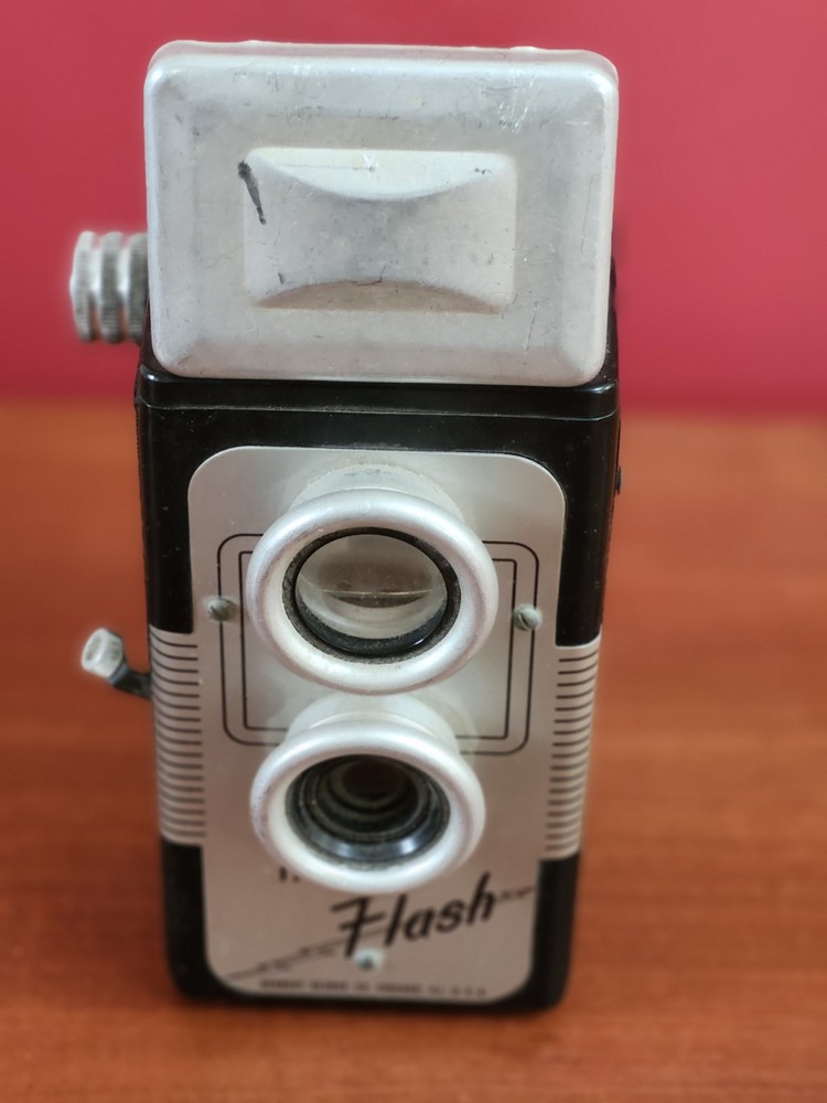 Herbert George Co. INSTA FLASH 620 CAMERA - Untested & Sold As Is