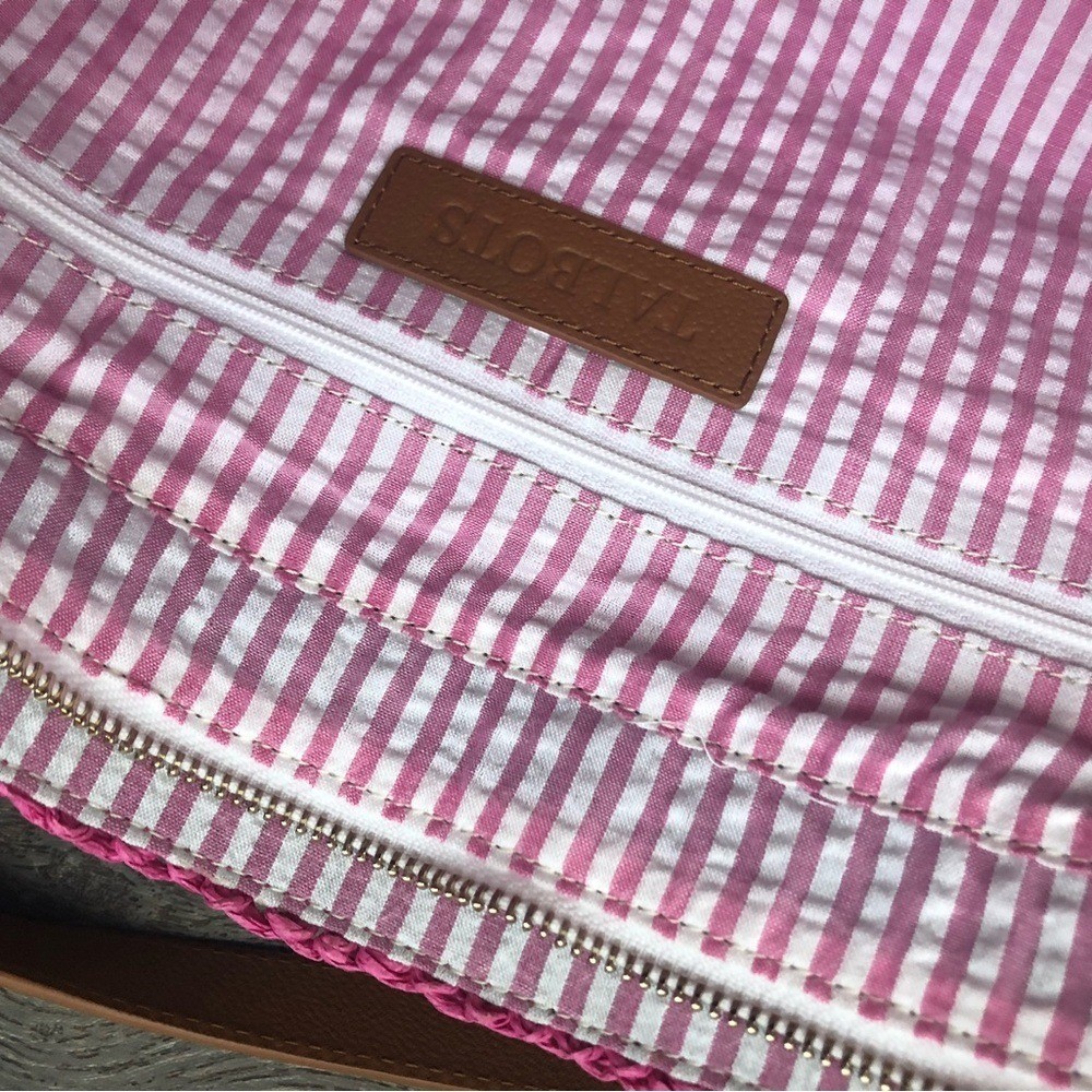 Gorgeous summer knit two-straps bag.