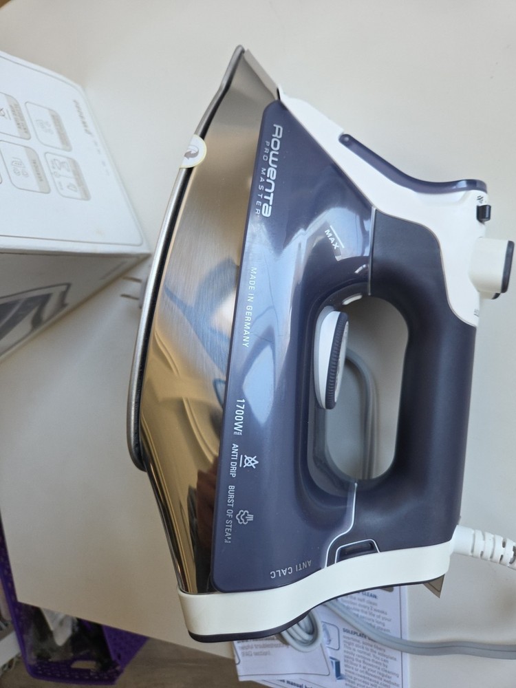 Rowenta Pro Master Steam Iron DW 8080