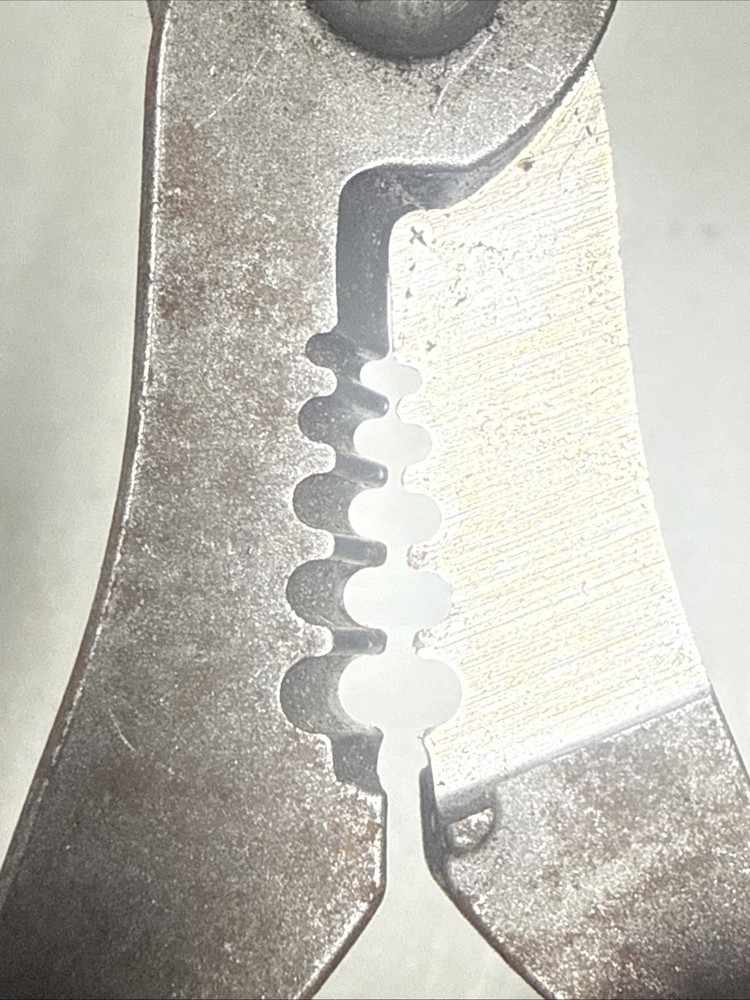 Snap-on Tools USA Red Soft Grip 7" Wire Stripper Cutter Crimper PWCS7
