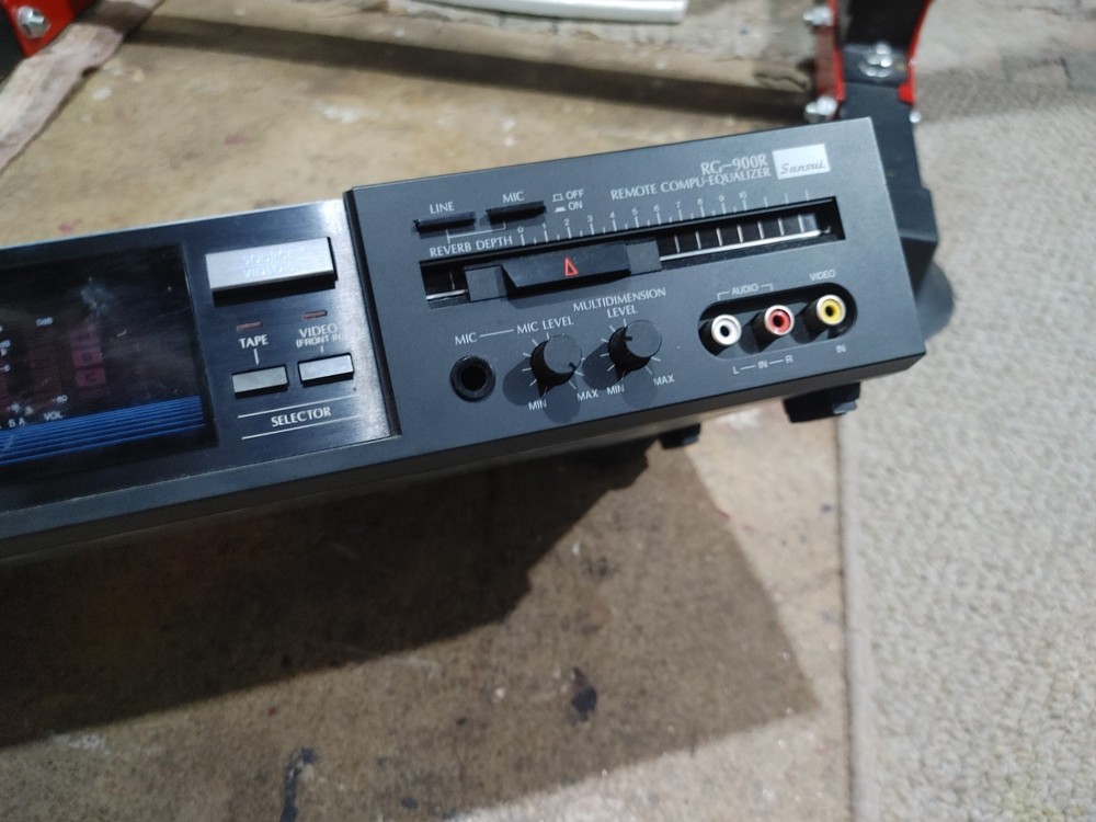 Sansui RG-900R Computer Control Equalizer+Analyzer Powers On